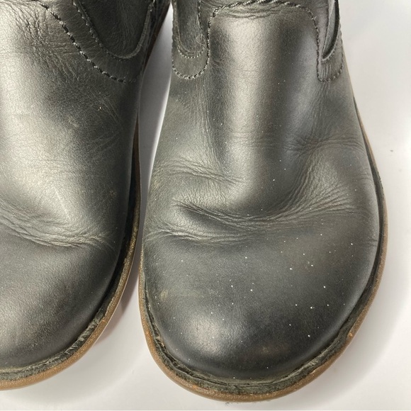 UGG Neevah short boot black leather Shearling lined size 7 - Picture 4 of 12